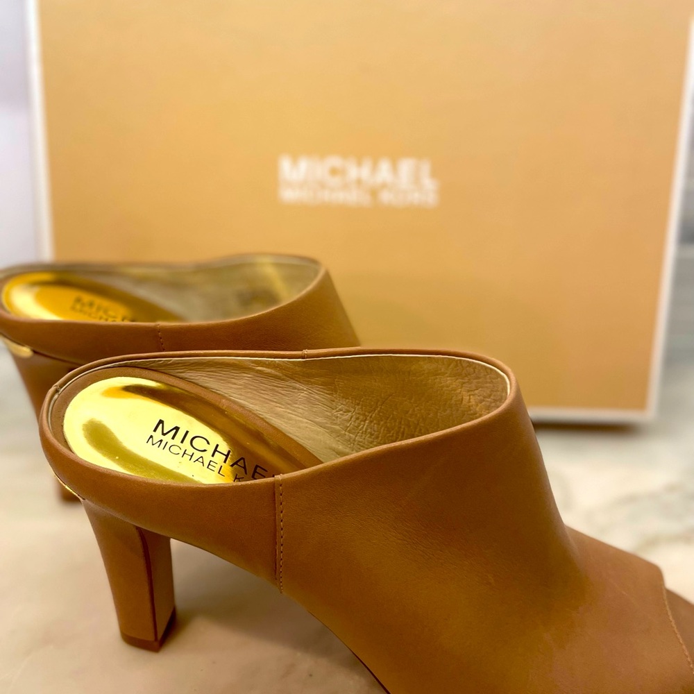 NIB. NEW Michael Kors heels lovely supple leather.  Brand new Size 8.5
